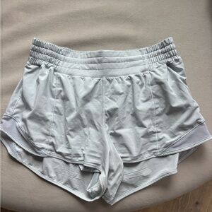 Lululemon Hotty Hot size 10 2.5 inch shorts